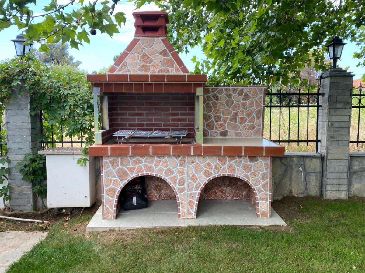 Beachfront Cottage Nea Triglia Exterior photo